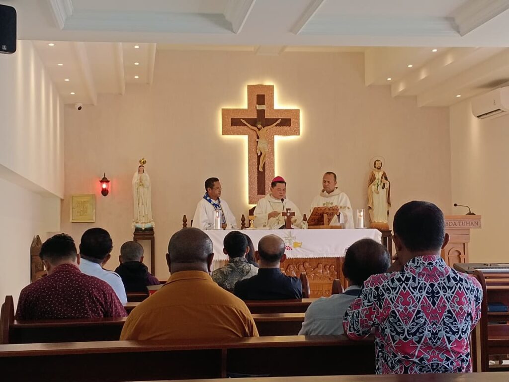 Misa Pembuka Kegiatan Pertemuan Delkit se-Regio Nusra oleh Mgr. Silvester San