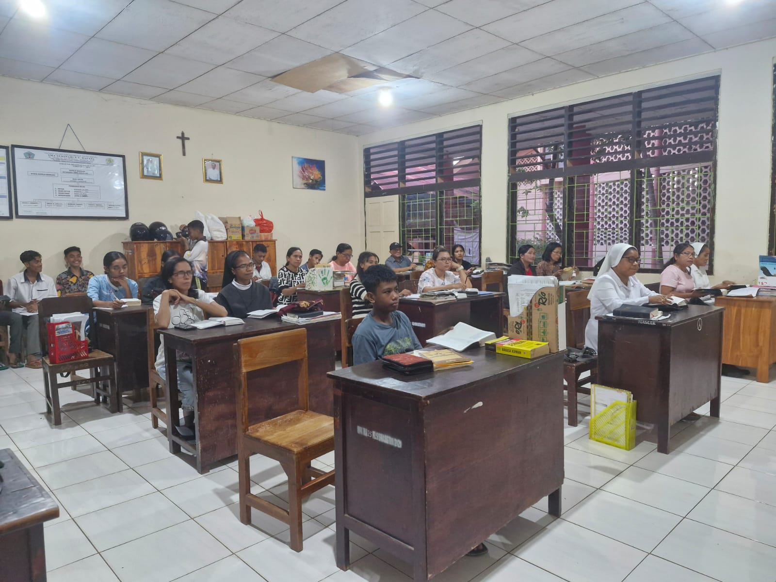 Maria Rasul Memahami Maria Dalam Kisah Para Rasul - Keuskupan Agung Kupang