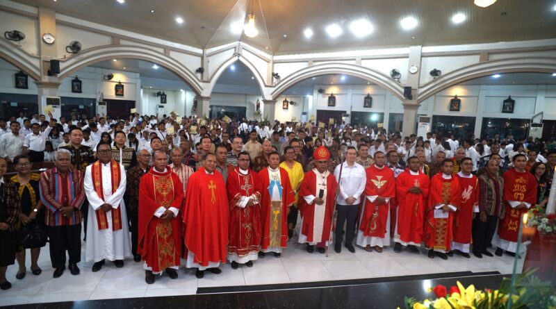 Paroki Santa Maria Assumpta Kupang Rayakan 37 Tahun, 404 Umat Terima Sakramen Krisma